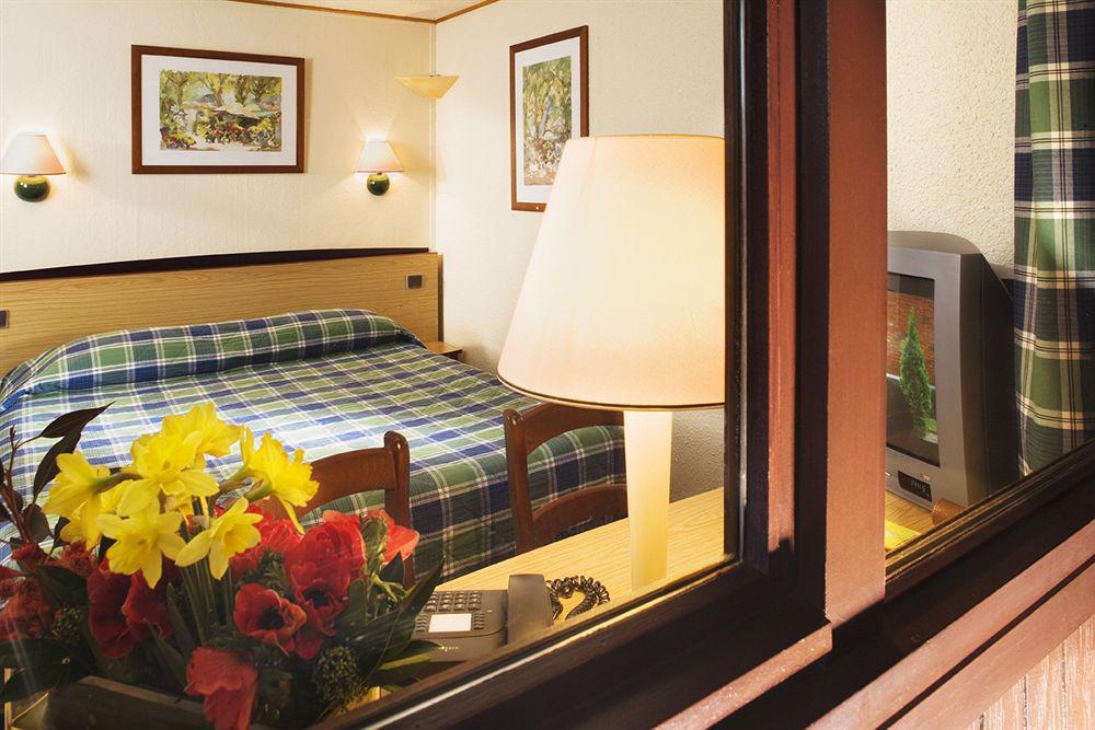 Kyriad Chateauroux - Saint-Maur Kamer foto